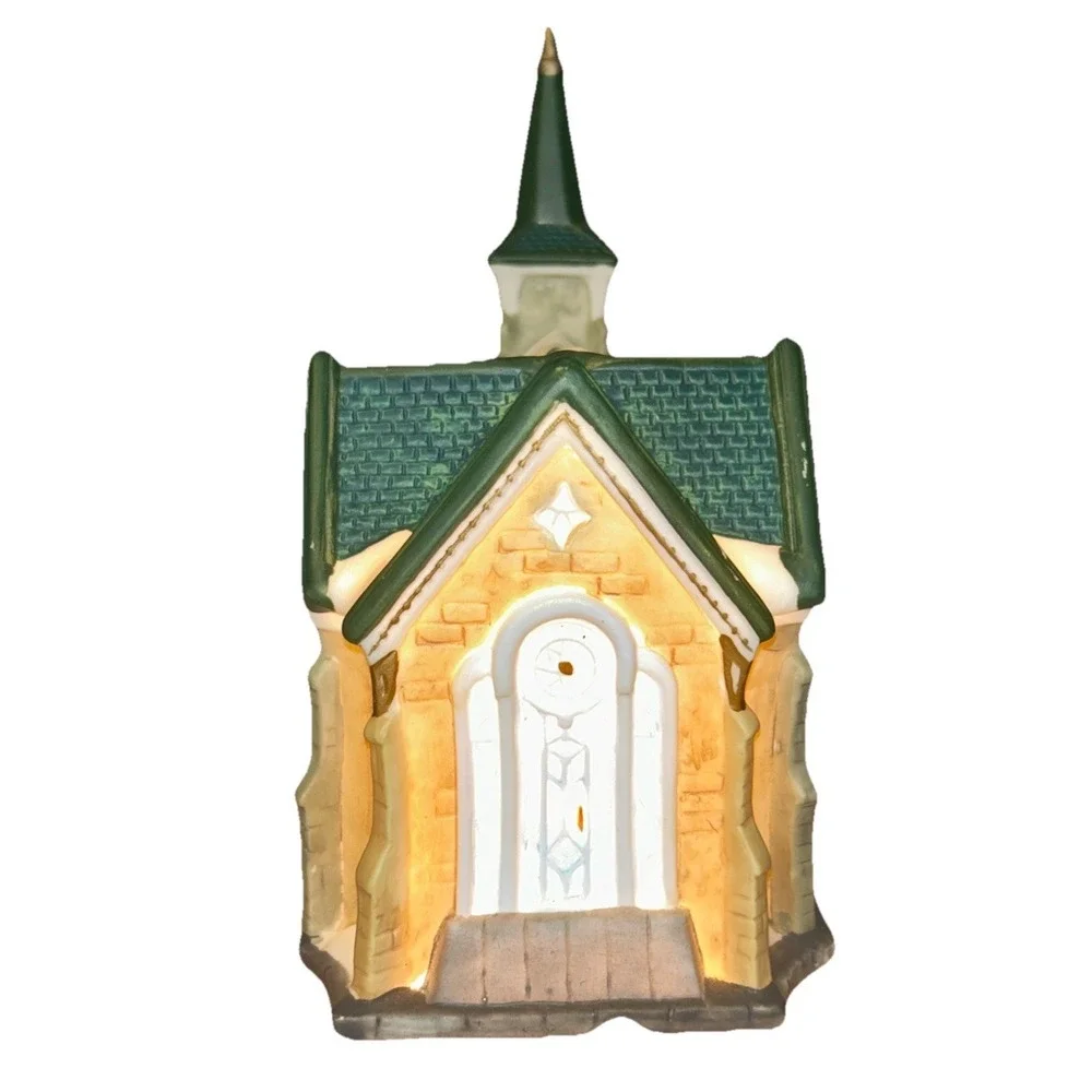 Galleria Lighted Church Fine Porcelain 1990's Vintage Plug-in C7 Bulb